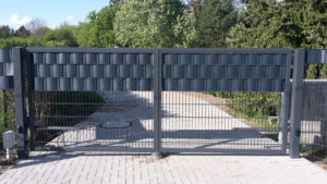 2-flg. Toranlage mit Sichtschutzstreifen Stabmatten Zaun