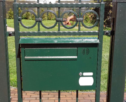 Briefkasten mit Wechselsprechanlage
